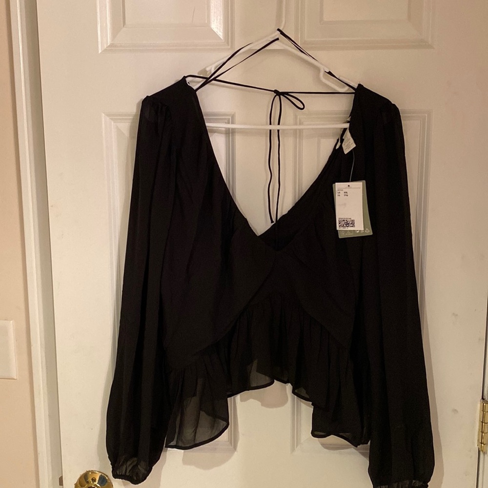 H&M float cropped blouse